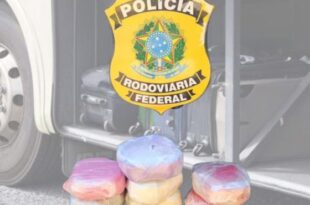 Mulher com criança de 2 anos em ônibus é detida com 7,5 quilos de cocaína pela PRF