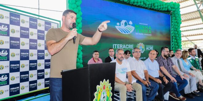 “O título vêm acompanhado de dignidade a cada família” diz Nicolau na entrega de títulos definitivos na Sobral