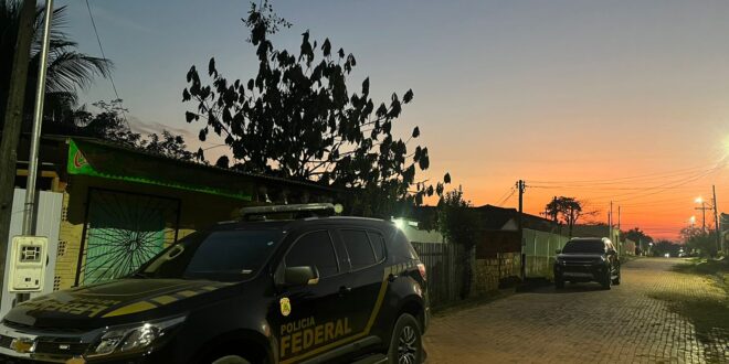 PF cumpre mandado contra acusados de planejar ataques em escolas