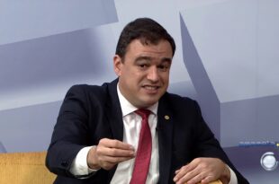 Presidente do PT diz que governo do Acre quer cortar despesas e pessoal para manter seus luxos