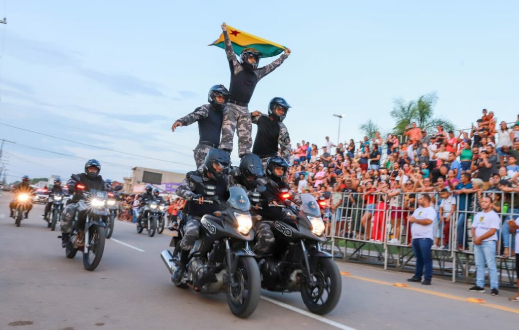 Desfile cívico-militar marca o aniversário de 119 anos de Sena Madureira