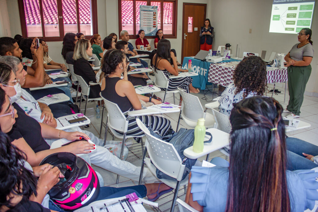 Fundhacre realiza treinamento com profissionais que atuam na assistência ao paciente