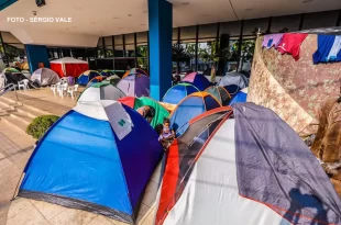 Coluna da Angélica- Minha terra tem palmeiras...e famílias ao relento