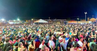 Mazinho Serafim faz abertura do rodeio da ExpoSena Rural Show em noite que cantor Zezo Potiguar emocionou corações acreanos