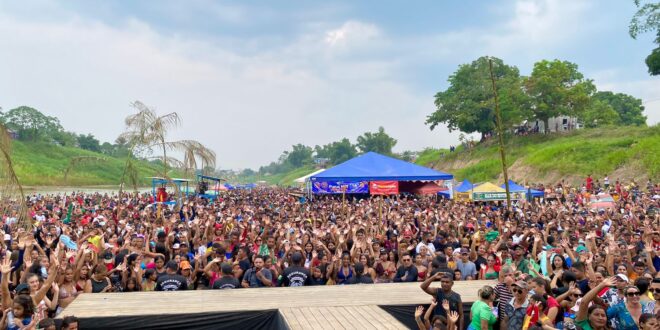 Festival da Carnaubeira na Praia do Amarilho promovido pela Prefeitura de Sena Madureira é sucesso de público