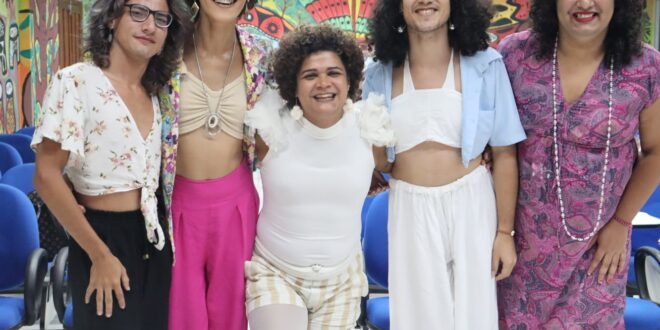 Kika Sena é a primeira mestra travesti da Ufac