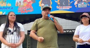 Mazinho Serafim faz abertura oficial do Festival da Carnaubeira e destaca evento como tradição no município