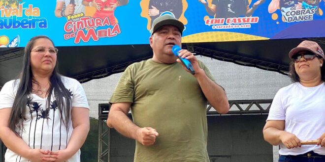 Mazinho Serafim faz abertura oficial do Festival da Carnaubeira e destaca evento como tradição no município