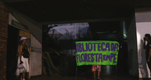 Grito na Floresta: abertura do festival Jovens do Futuro ecoa com protesto pela biblioteca abandonada