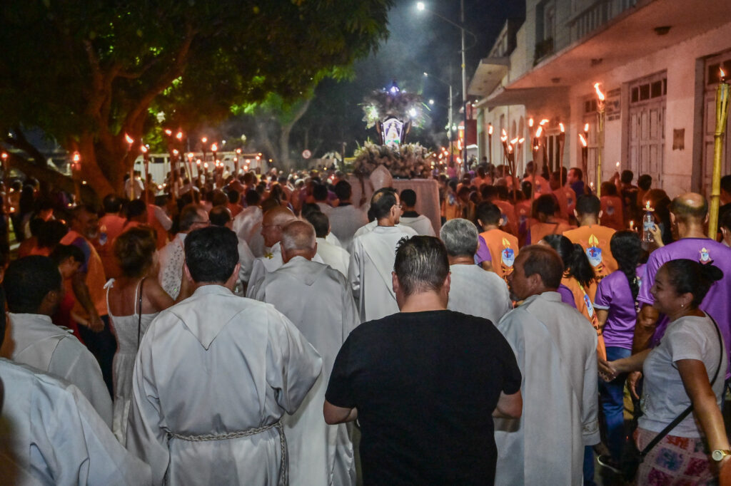 Procissão do Círio de Nazaré atrai milhares de fiéis no Acre
