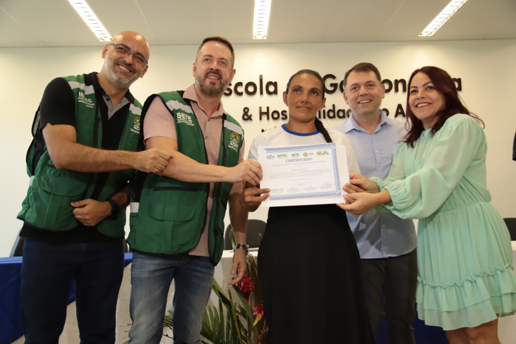 Governo entrega certificados do Curso de Gastronomia e promove Mostra Gastronômica Regional de Baixo Carbono