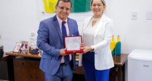 Detran agradece apoio da ALEAC e entrega homenagem ao presidente