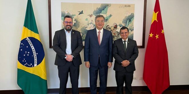 Gonzaga e Alan Rick se reúnem com embaixador da China para tratar sobre ferrovia, exportação de carne e parcerias comerciais
