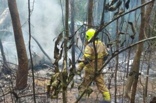 Governo do Acre intensifica ações de resgate e contenção a incêndio florestal em local de acidente aéreo