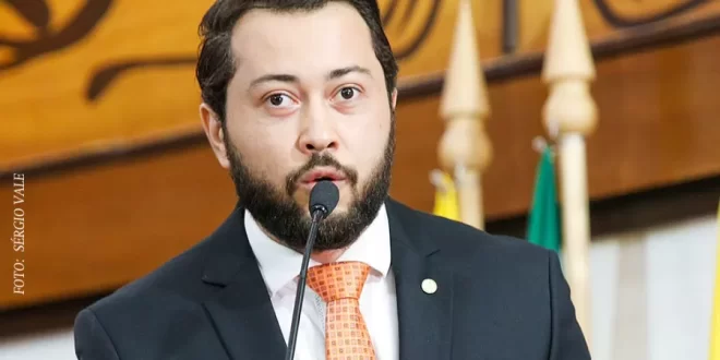 Após secretaria negar ônibus escolar para alunos, Jarude questiona prioridade do Governo que vai gastar 120 mil com palestra