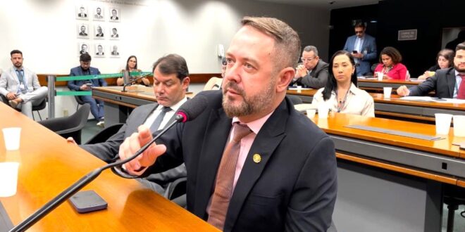 Governo do Acre defende solução definitiva para problema do transporte aéreo no estado