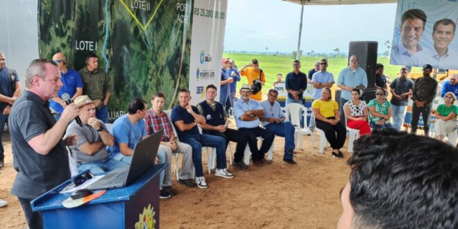 Presidente em exercício da Aleac, Longo participa do lançamento de obra da AC-445