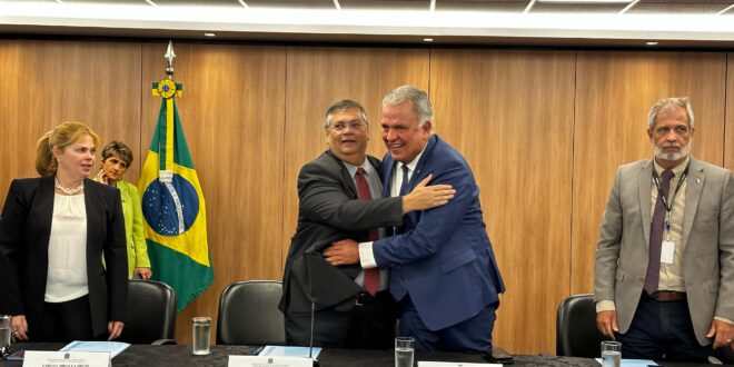 Petecão participa de reunião sobre plano de enfrentamento ao tráfico de drogas e outros crimes