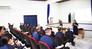 Policiais que atuam no policiamento escolar passam por formação