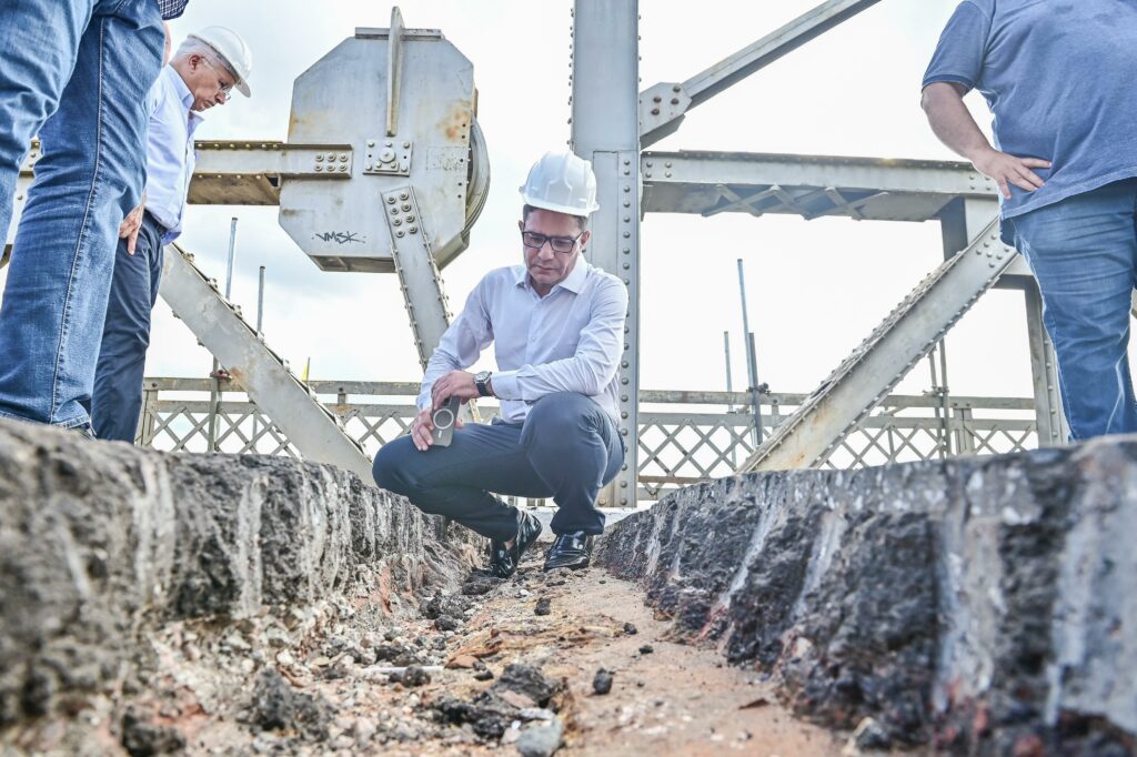 Governador visita obras na Ponte Metálica Juscelino Kubitschek