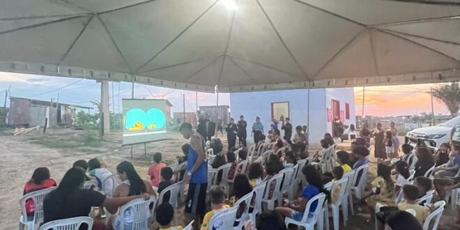 Projeto Social da PM leva cinema para comunidade em Rio Branco