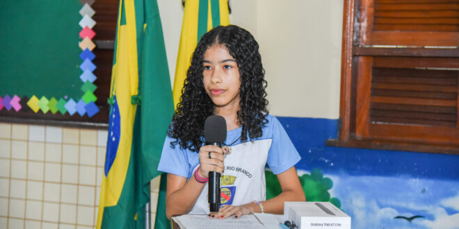 TJAC premia estudantes no encerramento de edição do projeto Cidadania e Justiça na Escola 