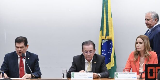 Comissão Mista de Orçamento aprova R$ 15 bilhões para estados e municípios