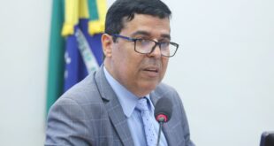Debatedores discordam sobre possibilidade de professor ter dois cargos públicos em áreas diferentes