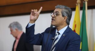 Edvaldo Magalhães defende entrega da Comenda da Ordem do Mérito Legislativo a médico que dedicou sua vida no combate à hanseníase no Acre