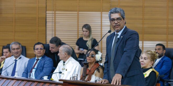 “Homenagear a nossa Academia Acreana de Letras, é cuidarmos da nossa história”, enfatiza Edvaldo Magalhães