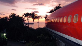 Criativo: empreendedor transforma avião abandonado em hotel com vista para o mar e diária de quase R$ 2 mil 2 Homem transforma avião abandonado em hotel com vista para o mar — Foto: Divulgação / Costa Verde