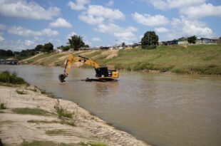 Mais de 200 toneladas de lixo já foram retiradas durante mutirão de limpeza do Rio Acre