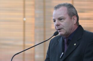 Em discurso na Aleac, Pedro Longo destaca avanços na saúde do Estado