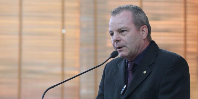 Em discurso na Aleac, Pedro Longo destaca avanços na saúde do Estado