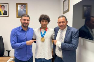 Atleta ouro da natação nos jogos escolares é recebido na ALEAC