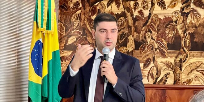 Nicolau Júnior manifesta apoio e solidariedade ao governo Gladson, alvo de pedido de afastamento do cargo