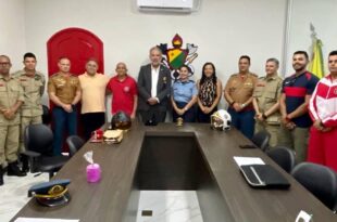 Petecão é homenageado por apoio crucial à Lei das Polícias e Bombeiros Militares