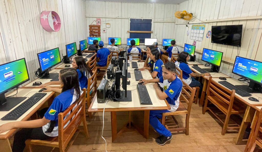 Governo investe mais de 500 mil em laboratórios de informática em escolas do interior do estado