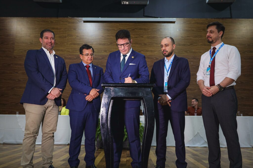 Governo celebra posse de novos servidores da Saúde  e anuncia ampliação do Hospital Infantil 