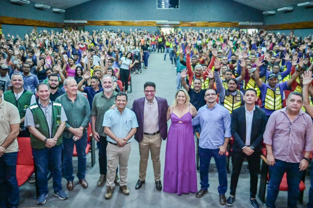  Concludentes do Programa CNH Social recebem carteira de habilitação