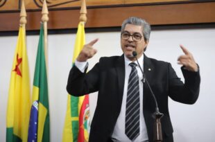 “Não venham aqui dizer que não existem provas, porque elas estão detalhadas”, diz Edvaldo Magalhães ao comentar pedido de afastamento de Gladson