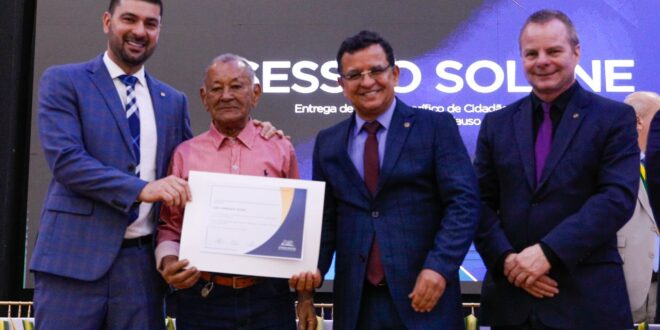 Aleac encerra o ano legislativo com sessão solene de reconhecimento a pessoas que contribuíram com o Acre