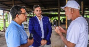 Gonzaga leva superintendente do MAPA para conhecer produtos naturais do Acre e verificar possibilidade de exportação de óleos e sabonetes