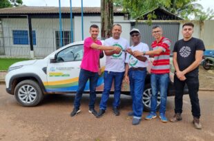 Com emenda de Mara Rocha, prefeito de Plácido de Castro entrega veículo zero km para projeto que distribui alimentos para carentes