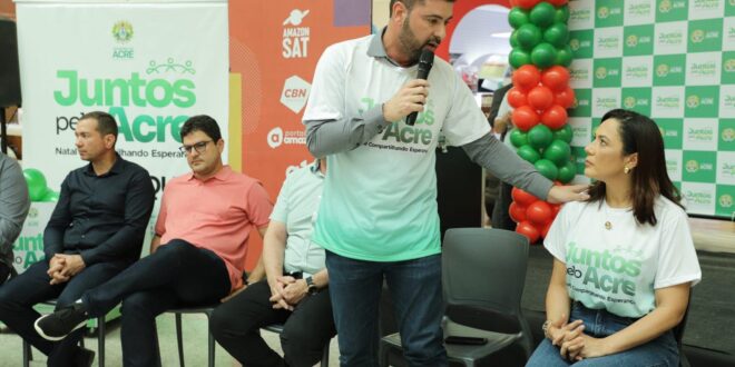 Ao lado de Mailza, Nicolau Jr participa do lançamento do programa de natal do estado