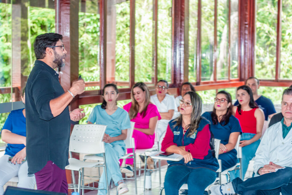 Fundhacre capacita novos servidores que irão atuar na assistência ao paciente