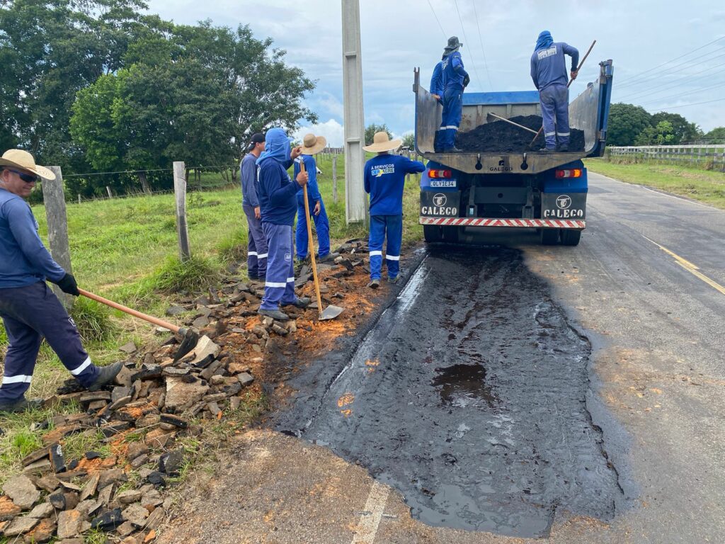 Rodovias AC-405 e AC-407 recebem serviços de manutenção