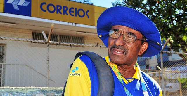 No Dia do Carteiro, categoria recebe salário antecipado com aumento de até 11,47%