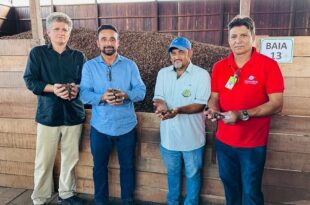 Empresário visita agroindústria da Cooperacre e ressalta a importância da castanha do Acre que já é comercializada em 10 países