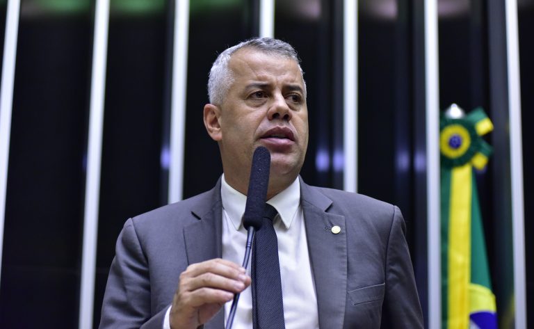Projeto prevê aumento de pena para crimes cometidos em saída temporária 2 Discussão e votação de propostas. Dep. Evair Vieira de Melo(PP - ES)
